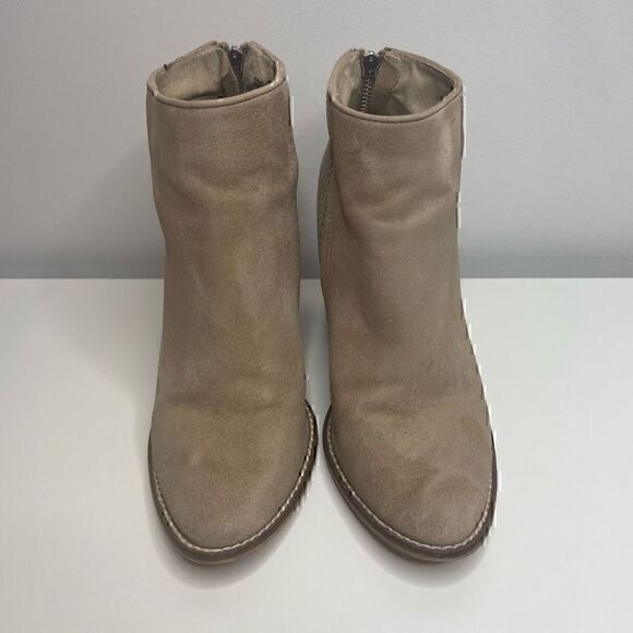Steve Madden Tan Suede Boots Replay Heeled Ankle Size 8 Taupe Beige - Picture 2 of 8
